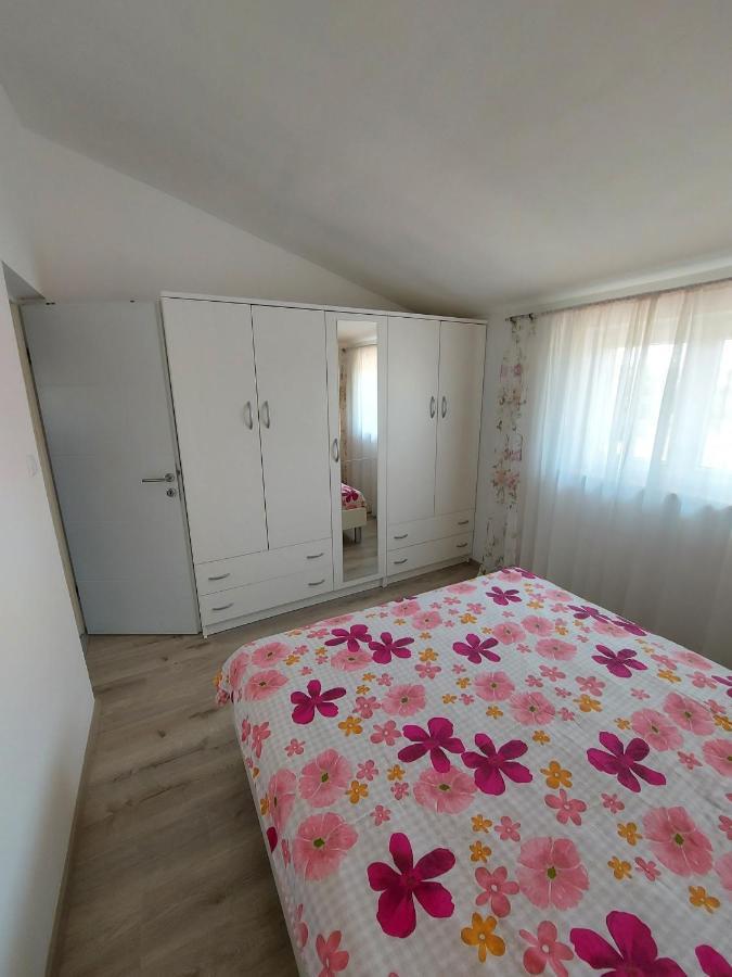 Apartman Ana Štinjan Εξωτερικό φωτογραφία