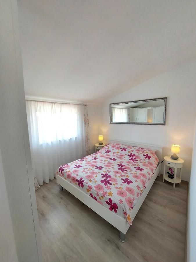 Apartman Ana Štinjan Εξωτερικό φωτογραφία